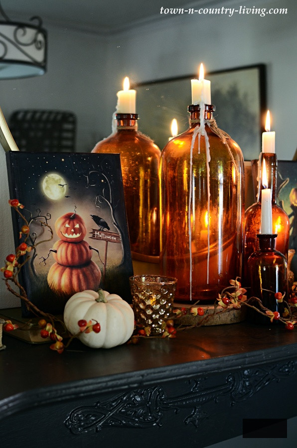Spooky Halloween Mantel with Free Printables