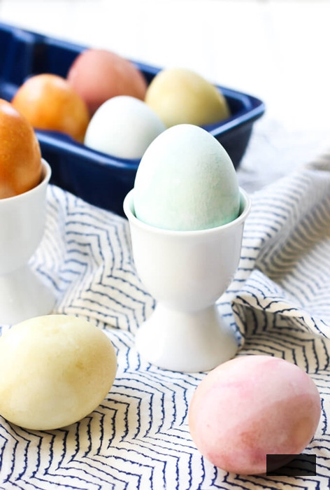Naturally Dyed Easter Eggs