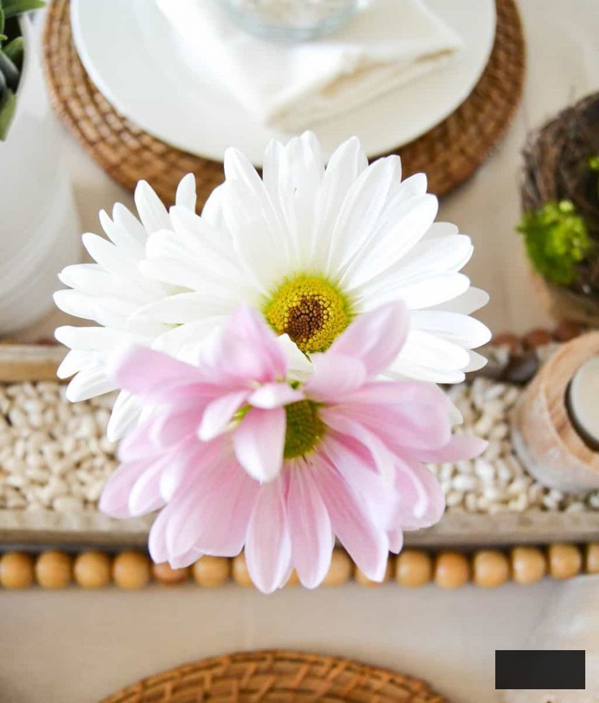 If you are in search of stunning Easter tablescapes, click over to discover how simple it is to bring spring to your table without hassle or excessive effort.