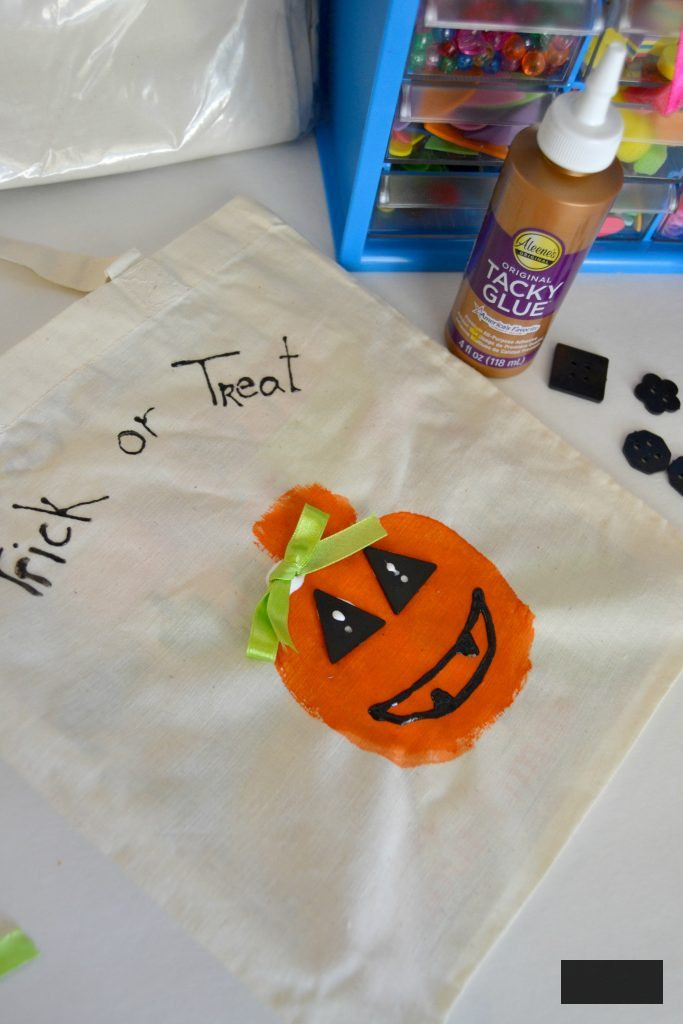 If you are searching for some enjoyable autumn crafts for children, click here to discover fun crafts that your kids can make for the lovely fall season.