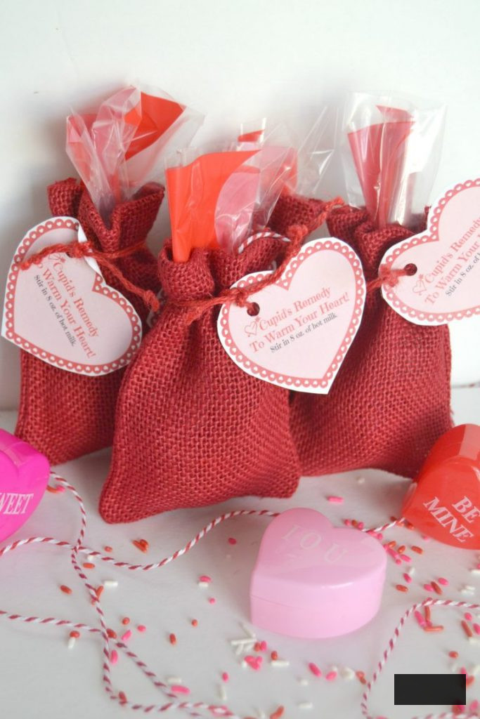 If you are searching for a fantastic homemade valentines concept, this is it. Click over to discover the recipe for these delightful, homemade chocolate valentines that will bring joy to your valentine.