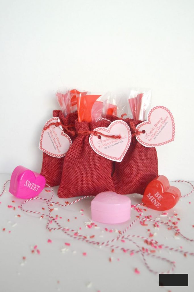 If you are searching for a fantastic homemade valentines concept, this is it. Click over to discover the recipe for these delightful, homemade chocolate valentines that will bring joy to your valentine.