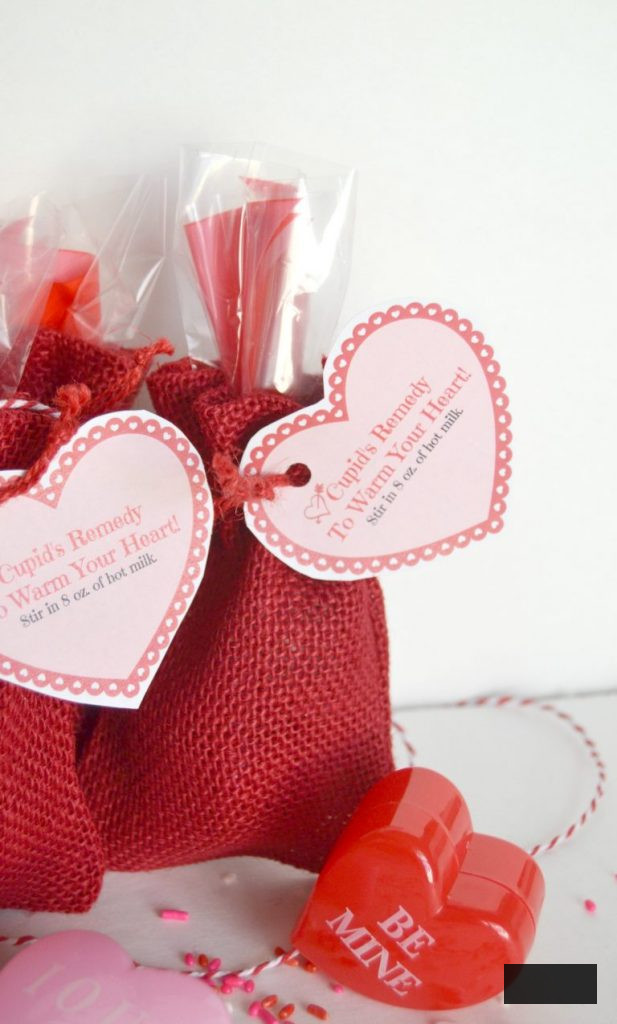 If you are searching for a fantastic homemade valentines concept, this is it. Click over to discover the recipe for these delightful, homemade chocolate valentines that will bring joy to your valentine.