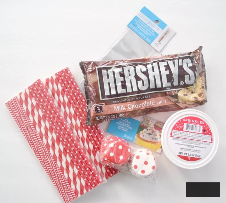 If you are searching for a fantastic homemade valentines concept, this is it. Click over to discover the recipe for these delightful, homemade chocolate valentines that will bring joy to your valentine.