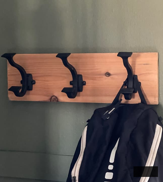 This Teen Boy's Bedroom Makeover is rustic, handsome, sophisticated and sleek. Discover all the sources and info to create something akin for your teenager!
