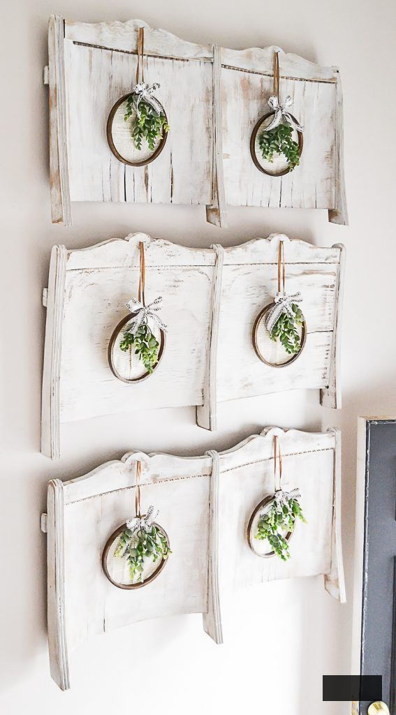 Are you looking for an easy way to create a spring wreath? Click over to see how easy it is to make with embroidery hoops and old book pages!