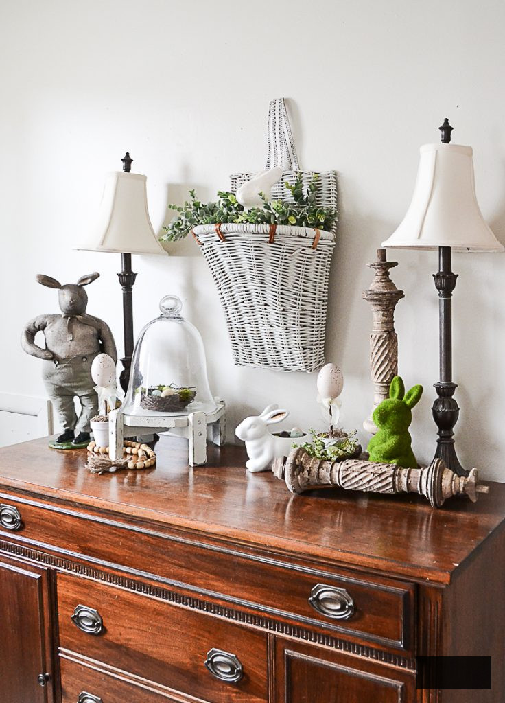 Seeking some straightforward spring ornaments for your residence? Click over to see how I transformed these thrift store treasures into spring decorations for our family room.