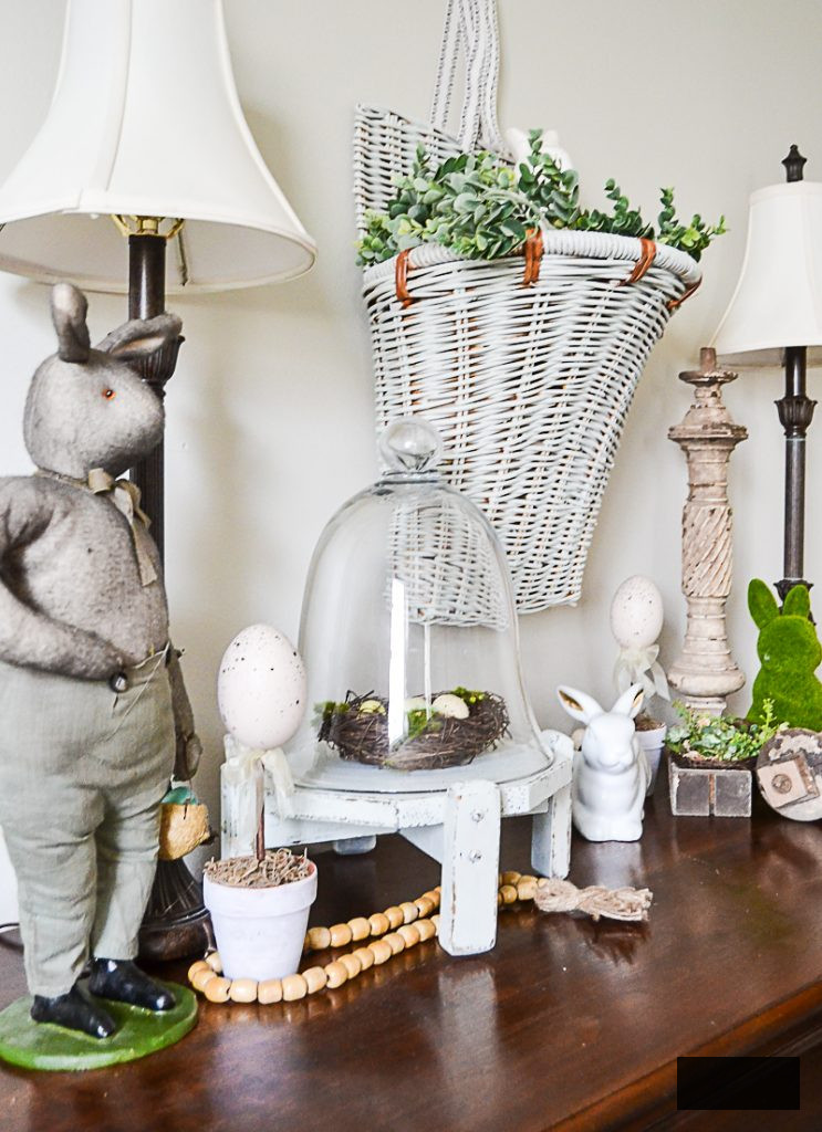Seeking some straightforward spring ornaments for your residence? Click over to see how I transformed these thrift store treasures into spring decorations for our family room.