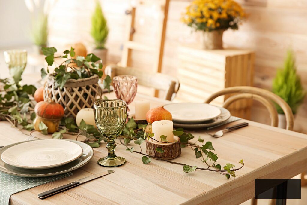 Trailing plant as centerpiece for Thanksgiving table setting