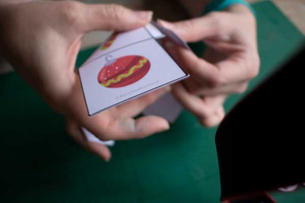 constructing a printable roll a cube for a christmas game for kids