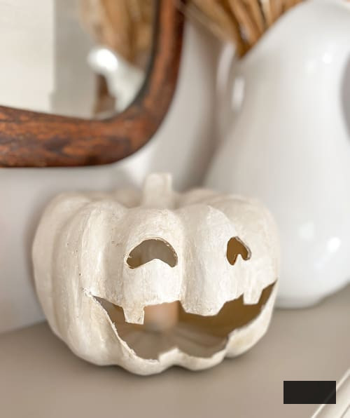 This DIY Jack-O-Lantern Tealight Holder is a simple task that will provide you with the appearance of a luxurious holder for a small fraction of the price.