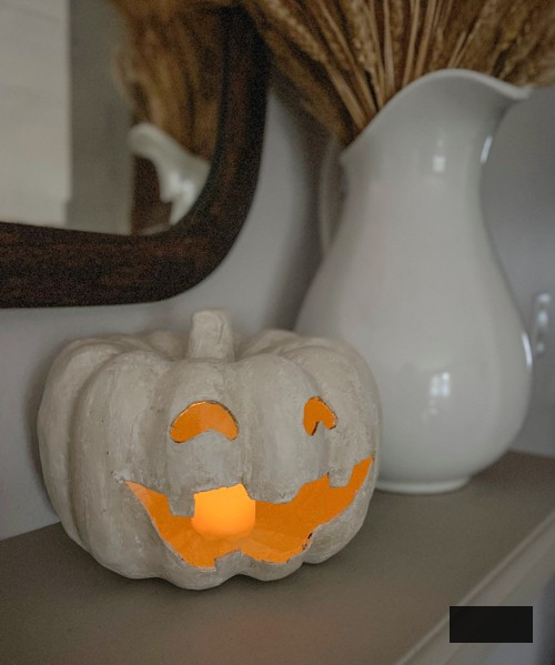 This DIY Jack-O-Lantern Tealight Holder is a simple task that will provide you with the appearance of a luxurious holder for a small fraction of the price.