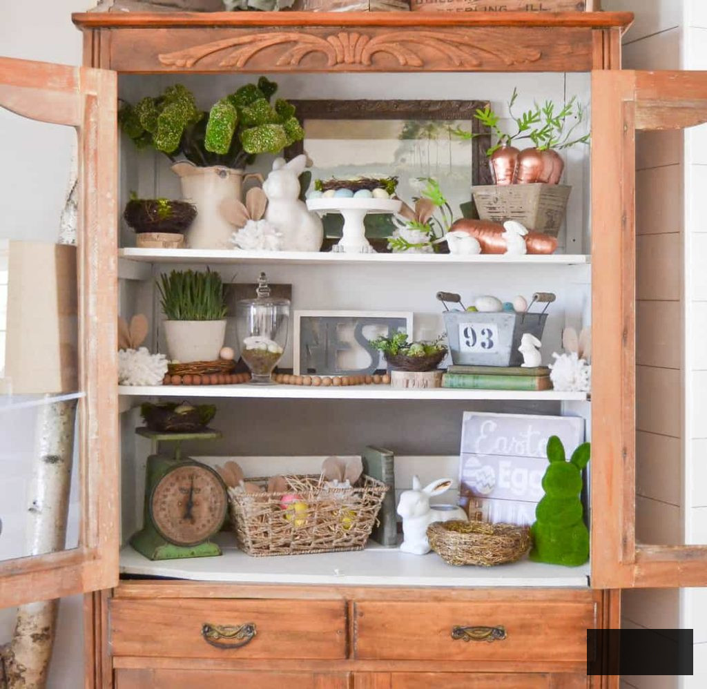 Discover charming Farmhouse Easter Decor DIY Ideas & Tutorials. Transform your home with rustic elegance. Get inspired & create a cozy Easter ambiance!