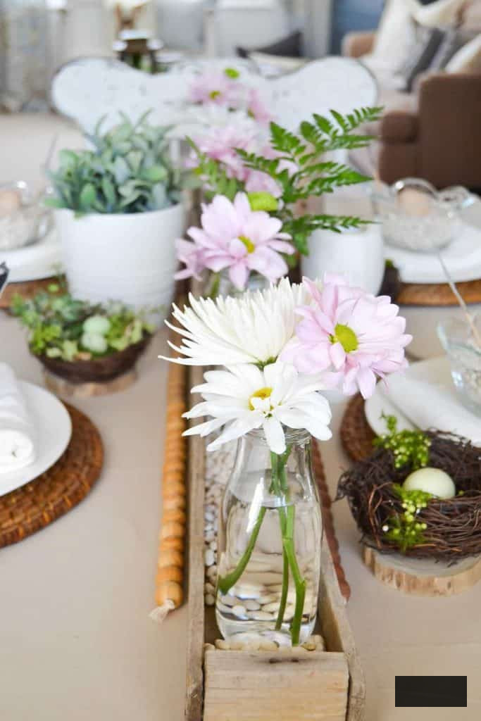 Discover charming Farmhouse Easter Decor DIY Ideas & Tutorials. Transform your home with rustic elegance. Get inspired & create a cozy Easter ambiance!