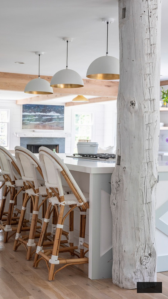 Coastal style kitchen in white and wood