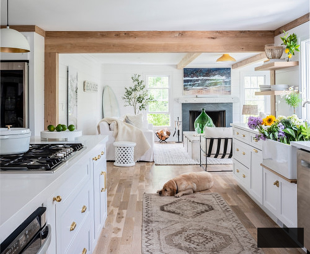 Coastal themed kitchen in white and wood