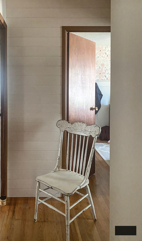 Transform your corridor with our DIY corridor makeover guide. Simple steps, affordable materials, and a bit of paint will deliver remarkable results!