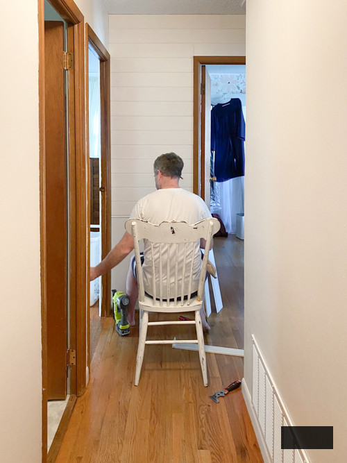 Transform your corridor with our DIY corridor makeover guide. Simple steps, affordable materials, and a bit of paint will deliver remarkable results!