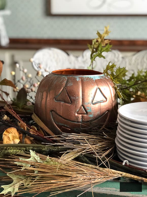 Create a spooky and fun Halloween with easy DIY Halloween decorations. Discover cost-effective, customizable projects to turn your home into a Halloween haven!