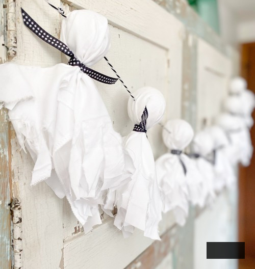 Create a spooky and fun Halloween with easy DIY Halloween decorations. Discover cost-effective, customizable projects to turn your home into a Halloween haven!