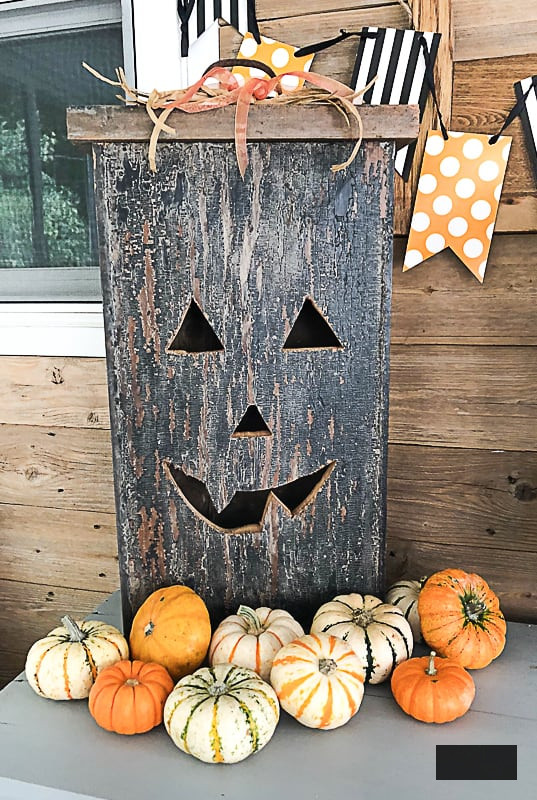 Create a spooky and fun Halloween with easy DIY Halloween decorations. Discover cost-effective, customizable projects to turn your home into a Halloween haven!