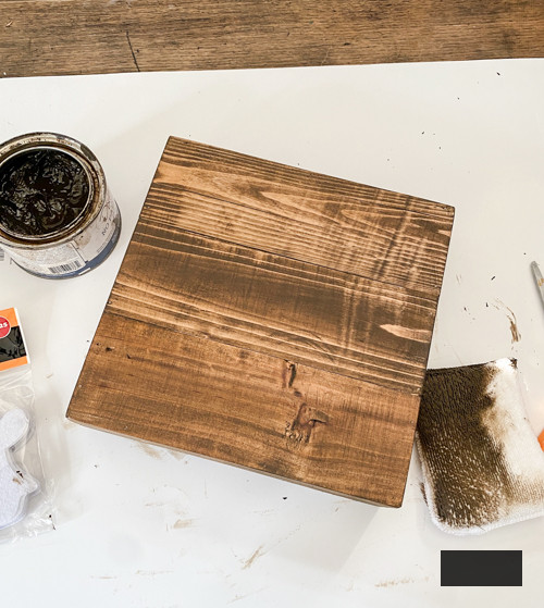 Craft a DIY Halloween Ghost Sign with this simple guide! Ideal for Halloween decor, personalize it to match your style. Fun, easy, and cost-effective!