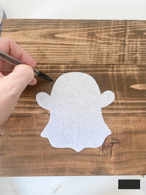 Craft a DIY Halloween Ghost Sign with this simple guide! Ideal for Halloween decor, personalize it to match your style. Fun, easy, and cost-effective!
