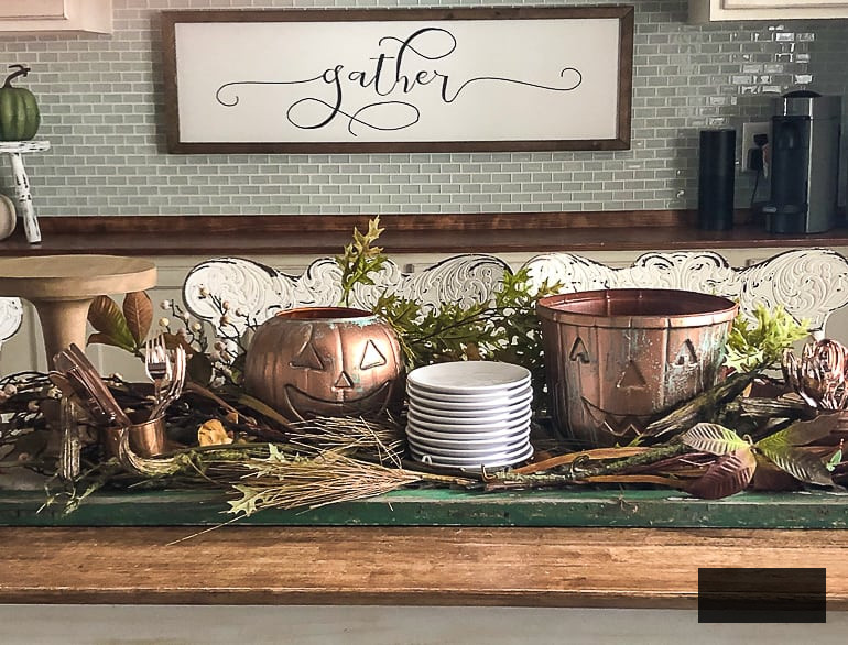 Create DIY Thanksgiving table arrangements with personalized, elegant designs. Discover ideas and tips to craft the perfect festive ambiance for your feast!