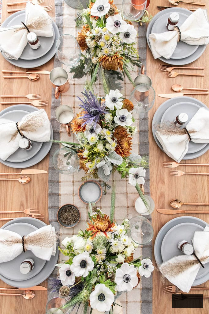 Create DIY Thanksgiving table arrangements with personalized, elegant designs. Discover ideas and tips to craft the perfect festive ambiance for your feast!