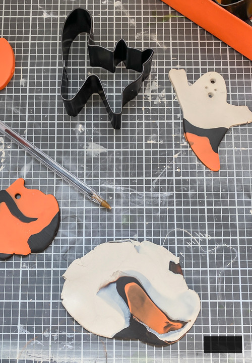 Create a spooky DIY Halloween Clay Garland with our easy step-by-step guide. Perfect for adding a handmade touch to your Halloween decorations this season!