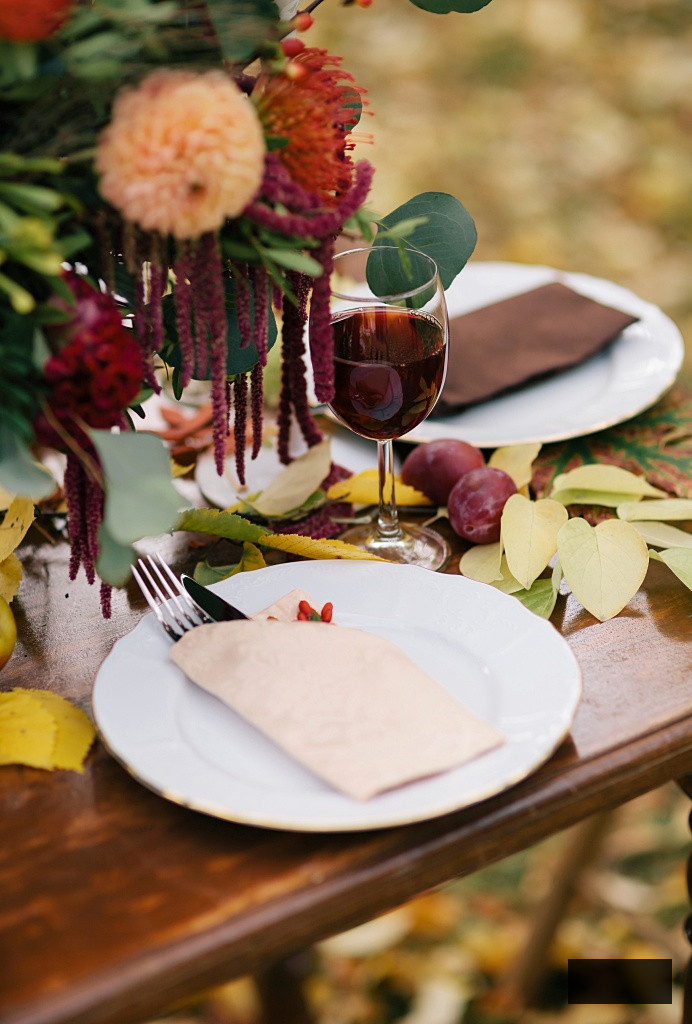 outdoor fall tablescape