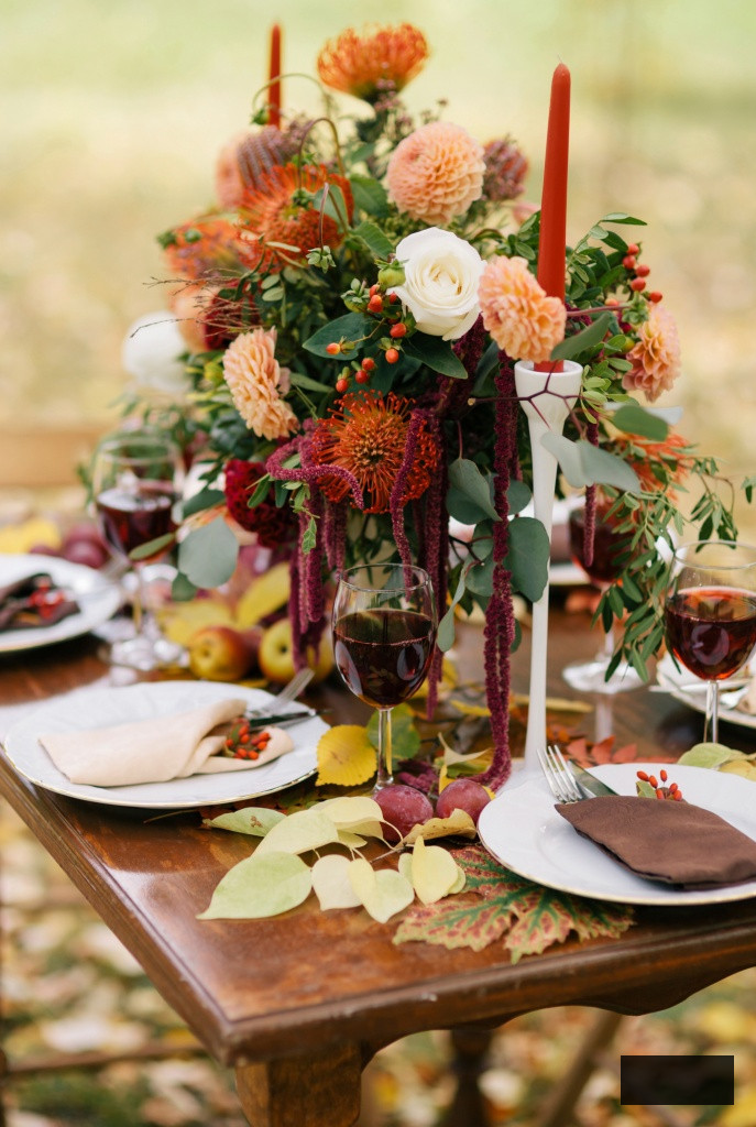outdoor fall tablescape