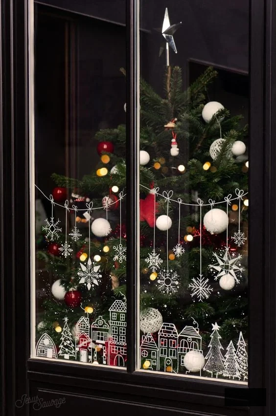 In search of festive window painting concepts for Christmas? Explore 10 cheerful designs for your abode, including snowflakes and Santa. Simple, cost-effective suggestions for holiday decoration!
