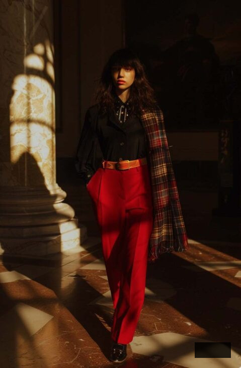 aesthetic modern dark academia outfit