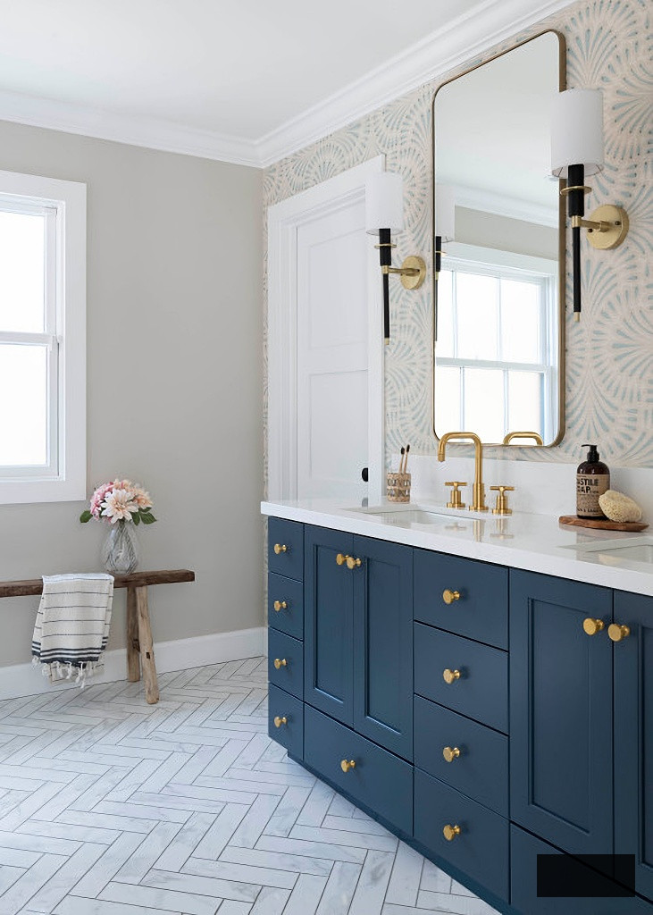 Navy blue vanity in transitional bathroom