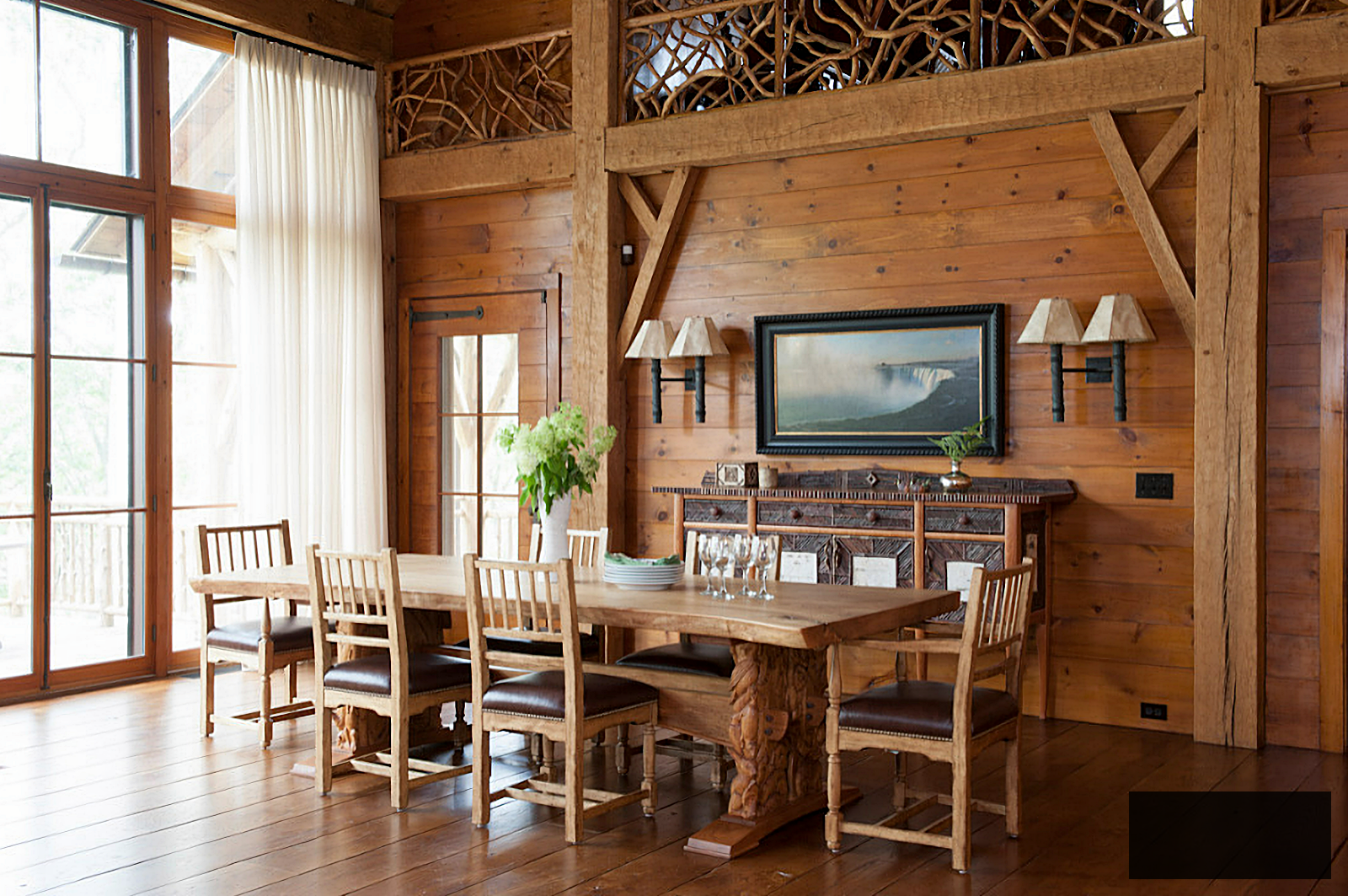 rustic vacation home dining room