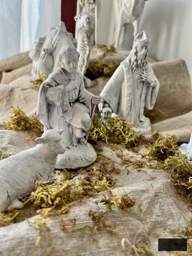 These DIY Nativity Set Concepts are enjoyable, significant, and simple to create! Get inspired to make a special handmade nativity for your Christmas decorations.