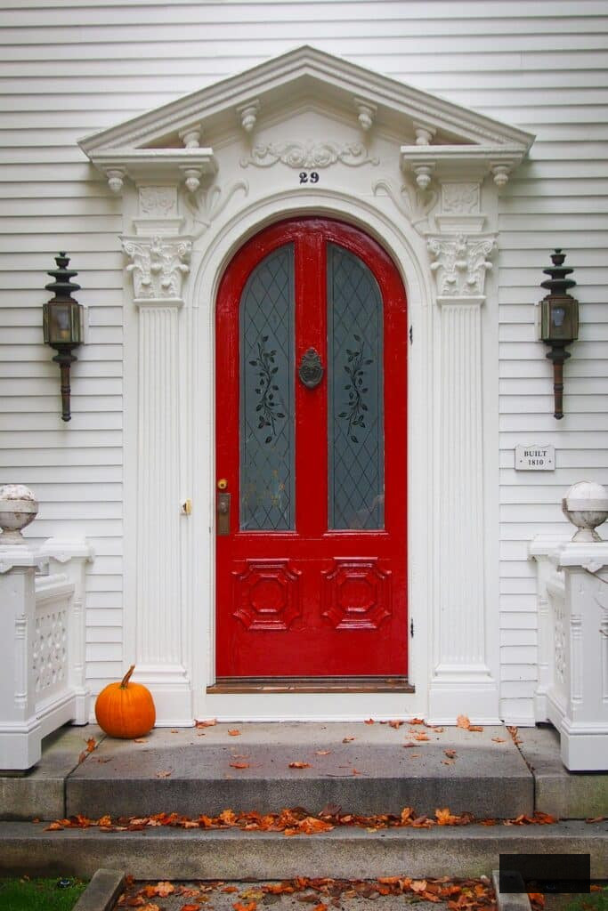 simple front porch with arched red door