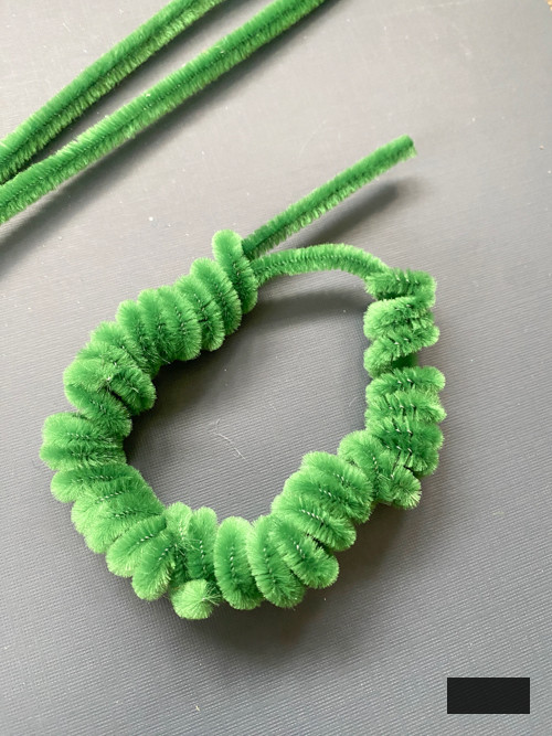 Discover how to create DIY Pipe Cleaner Wreaths with this easy step-by-step guide! Ideal for decorations, gift tags, and festive décor.