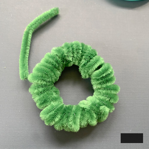 Discover how to create DIY Pipe Cleaner Wreaths with this easy step-by-step guide! Ideal for decorations, gift tags, and festive décor.