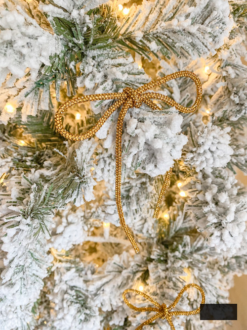 DIY Rhinestone Bow Christmas Ornaments bring glimmer and flair to your holiday décor. Simple, economical, and ideal for this year’s fashionable bow trend!