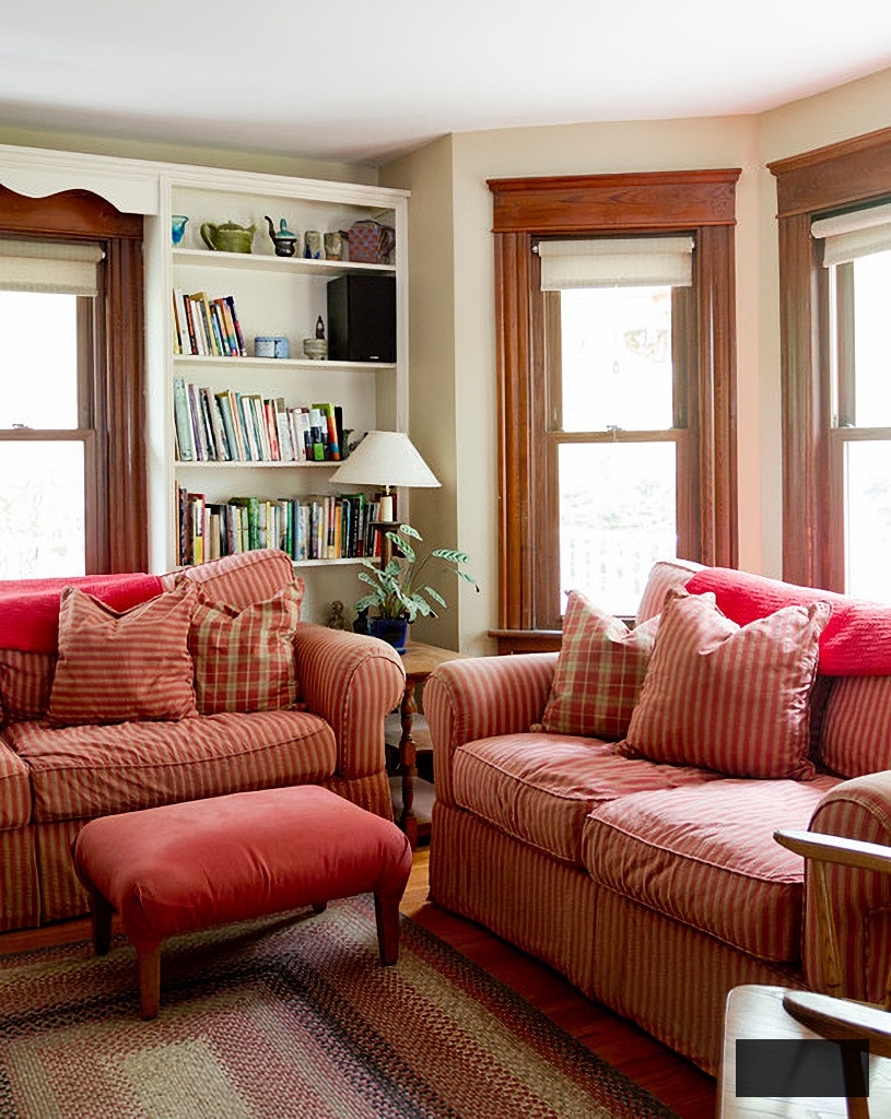 English style living room in red tones