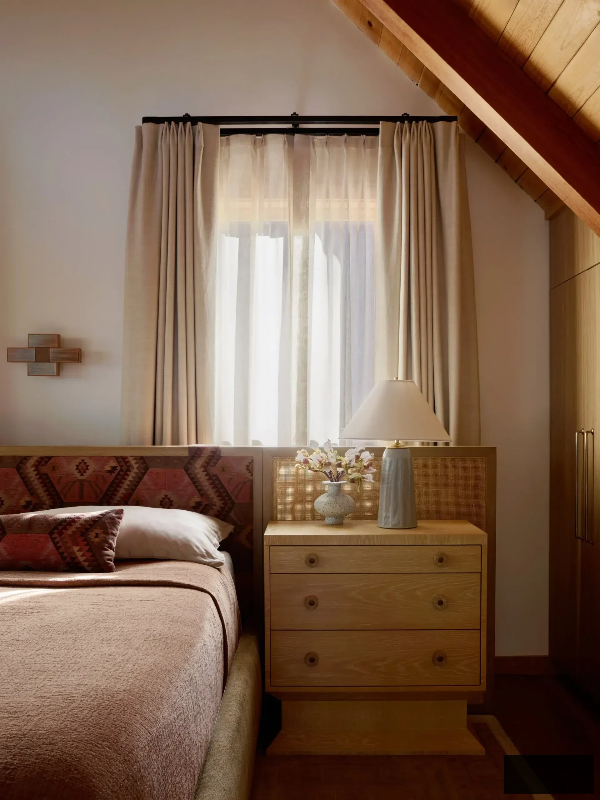 organic modern attic bedroom design