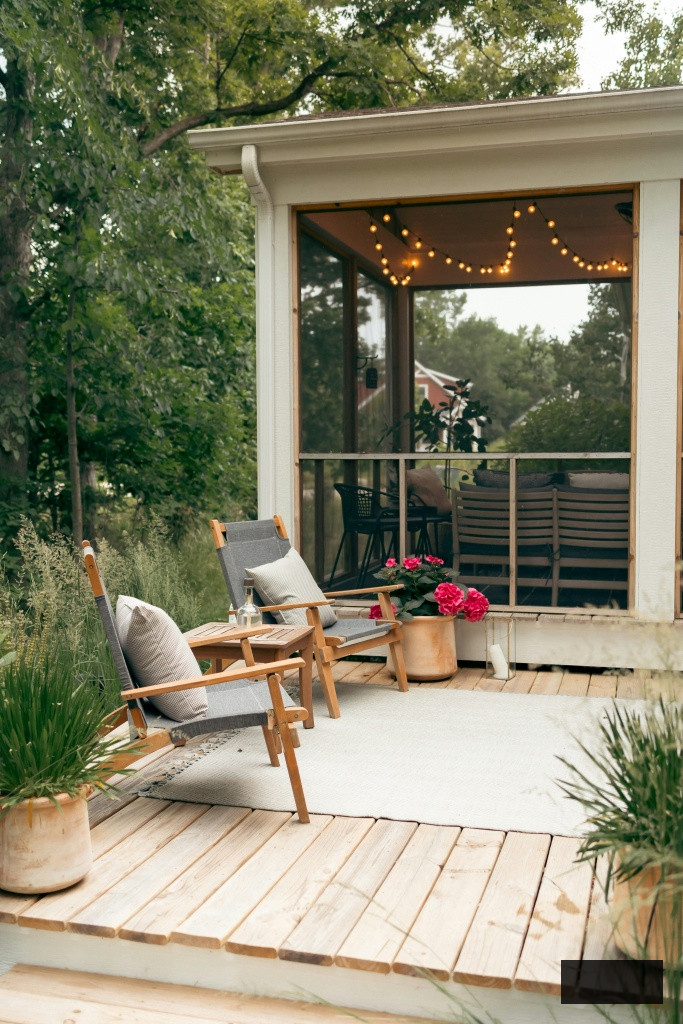 deck off of screened porch