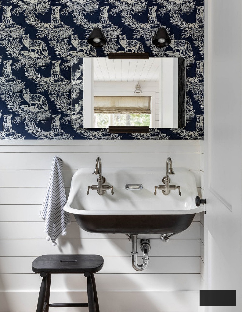 fox wallpaper in bathroom