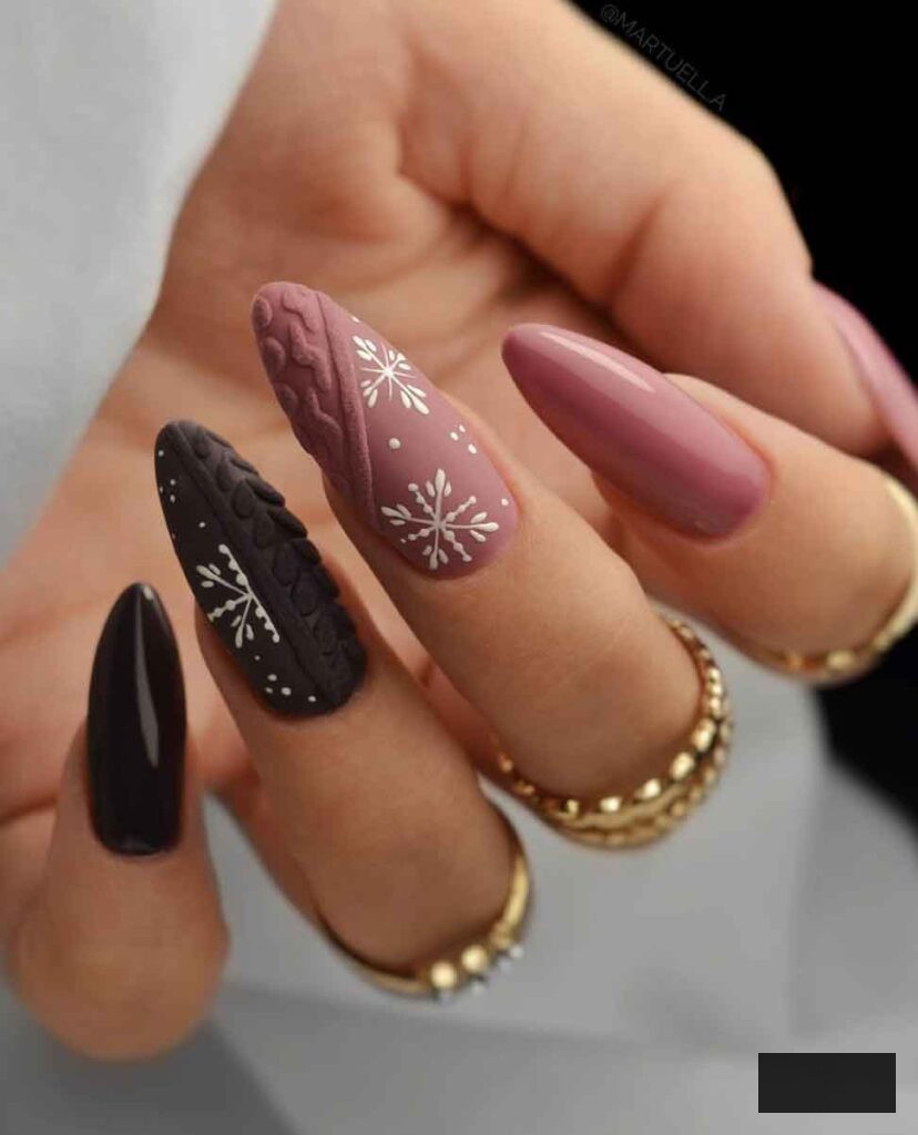 baclk and dust pink christmas nails with snowflake