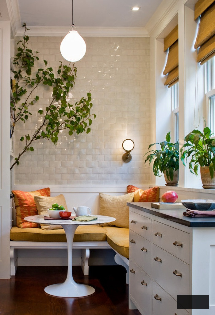 eat-in kitchen nook