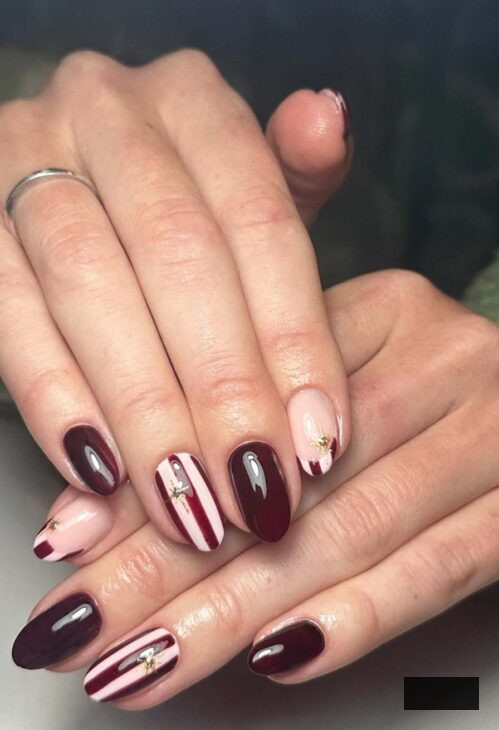 burgundy and soft fuchsia with gold aesthetic nails