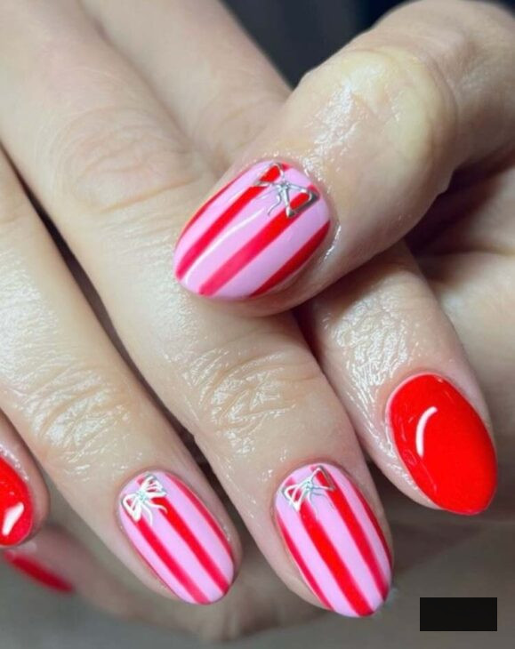 aesthetic cute red and pink christmas nails