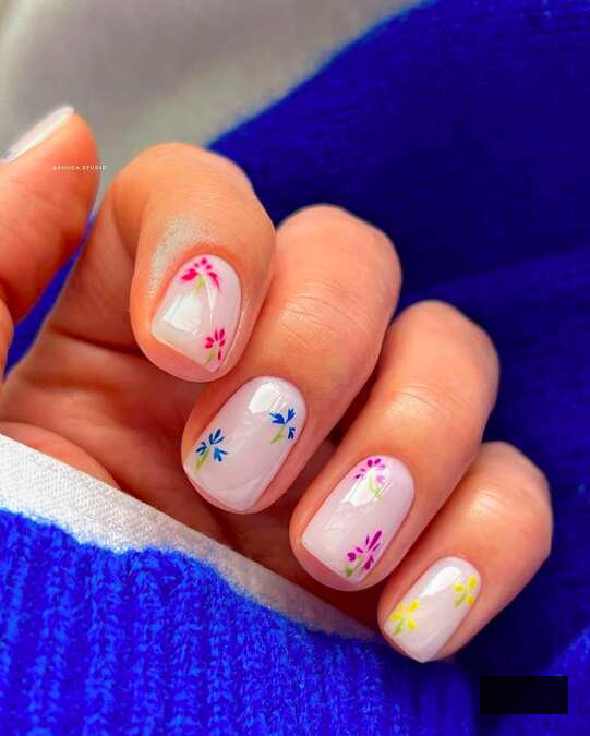 vibrant simple nails ideas
